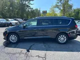 2019 Chrysler Pacifica photo 5
