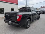 2021 Nissan Titan photo 6