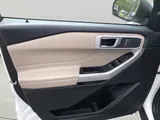 2021 Ford Explorer photo 16