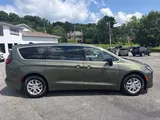 2027 Chrysler Pacifica photo 7
