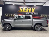 2023 Chevrolet Colorado photo 2