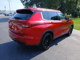 2024 Mitsubishi Outlander photo 3
