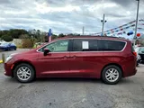 2020 Chrysler Voyager photo 4