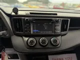2017 Toyota RAV4 photo 13