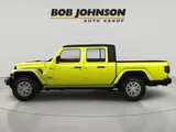2023 Jeep Gladiator photo 3