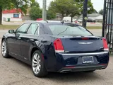 2017 Chrysler 300 photo 9