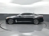2019 Kia Stinger photo 2