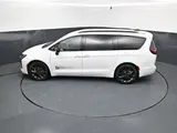 2027 Chrysler Pacifica photo 58