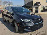 2022 Chrysler Pacifica photo 3