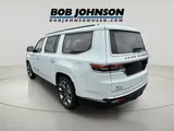 2022 Jeep Grand Wagoneer photo 4