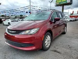 2020 Chrysler Voyager photo 3