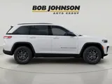 2027 Jeep Grand Cherokee photo 8