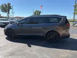 2022 Chrysler Pacifica photo 9