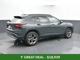 2025 Chevrolet Trax photo 2