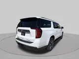 2024 GMC Yukon XL photo 3