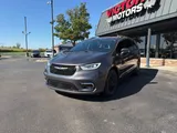 2022 Chrysler Pacifica photo 1