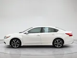 2016 Nissan Altima photo 2