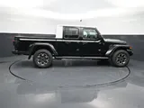 2026 Jeep Gladiator photo 11