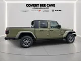 2026 Jeep Gladiator photo 14