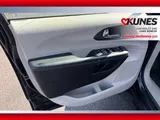 2023 Chrysler Pacifica photo 13