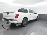 2022 Nissan Titan photo 36