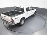 2015 Toyota Tacoma photo 29