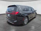 2023 Chrysler Pacifica photo 9