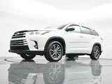 2017 Toyota Highlander photo 44
