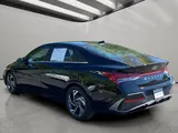 2024 Hyundai Elantra photo 3