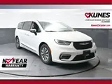 2023 Chrysler Pacifica photo 1