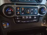 2017 Chevrolet Suburban photo 19