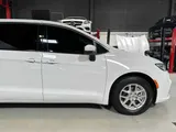 2023 Chrysler Pacifica photo 8