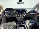 2017 Chrysler Pacifica photo 6