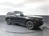 2027 Jeep Grand Cherokee photo 3