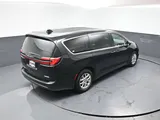 2023 Chrysler Pacifica photo 40