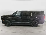 2022 GMC Yukon XL photo 2