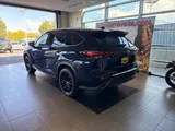 2022 Toyota Highlander photo 2