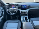 2022 Ford Explorer photo 9