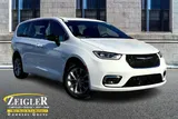 2026 Chrysler Pacifica photo 1