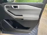 2021 Ford Explorer photo 3