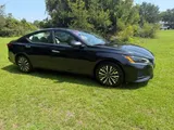 2025 Nissan Altima photo 3