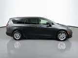 2023 Chrysler Pacifica photo 5