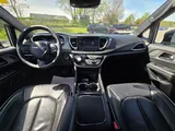 2025 Chrysler Pacifica photo 17