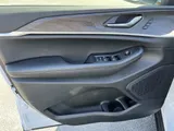 2025 Jeep Grand Cherokee photo 19