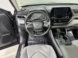 2022 Toyota Highlander photo 18