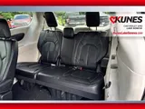 2024 Chrysler Pacifica photo 14