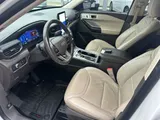 2020 Ford Explorer photo 17