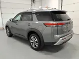 2025 Nissan Pathfinder photo 5