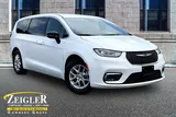 2025 Chrysler Pacifica photo 1