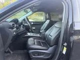 2020 Ford Explorer photo 2